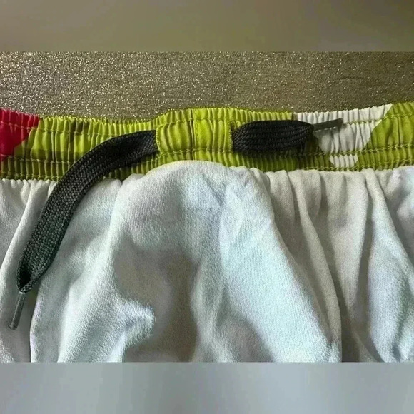 Nike Dri-Fit Women's Activewear Shorts (159) - Picture 6 of 8